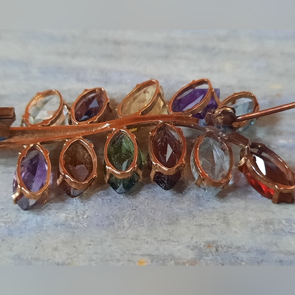 Vintage 18K Yellow Gold Custom Leaf Design Multi Coloured Gemstones Brooch - Picture 14 of 16